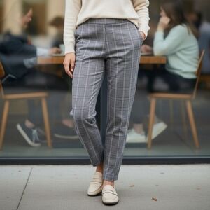 EUC White House Black Market The Skinny Ankle Size 4 Gray & White Plaid Pants!!